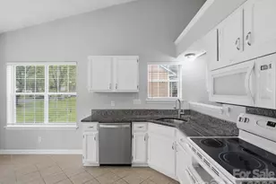 607 Oakbluff Cir, Charlotte, NC 28216 - Photo 8