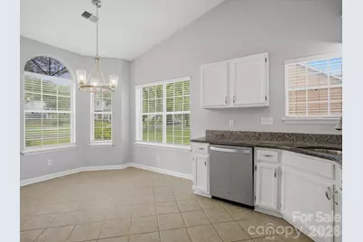 607 Oakbluff Circle, Charlotte, NC 28216 - Photo 10