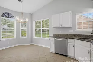 607 Oakbluff Cir, Charlotte, NC 28216 - Photo 10