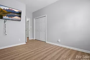 607 Oakbluff Cir, Charlotte, NC 28216 - Photo 16