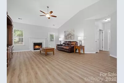 607 Oakbluff Circle, Charlotte, NC 28216 - Photo 6
