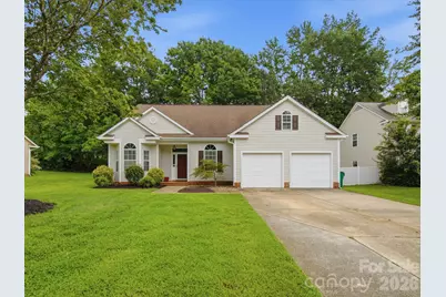 607 Oakbluff Circle, Charlotte, NC 28216 - Photo 2
