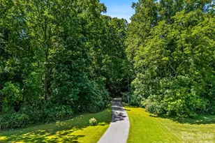 70 Promised Ridge Dr, Hendersonville, NC 28791 - Photo 2