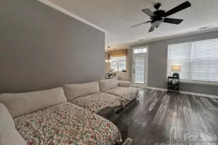 4515 Fox Thorne Dr, Charlotte, NC 28216 - Photo 2