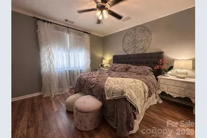 4515 Fox Thorne Drive, Charlotte, NC 28216 - Photo 6