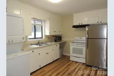409 East K Street E, Newton, NC 28658 - Photo 6