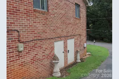 409 East K Street E, Newton, NC 28658 - Photo 4