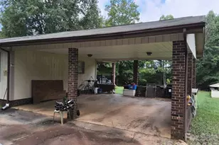 1981 Mollys Backbone Rd, Sherrills Ford, NC 28673 - Photo 4