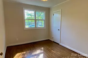 5300 Buckingham Dr, Charlotte, NC 28209 - Photo 12