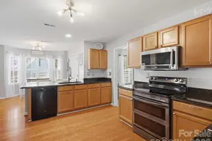 8807 Royal Bluff Dr, Charlotte, NC 28269 - Photo 10