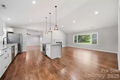 908 13th Street NW, Conover, NC 28613 - Photo 6