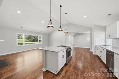 908 13th Street NW, Conover, NC 28613 - Photo 2