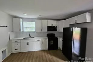 615 E Saunders Ave, Newton, NC 28658 - Photo 2
