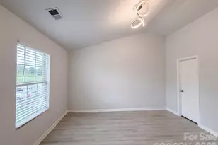 7329 Hidden Creek Dr, Charlotte, NC 28214 - Photo 4