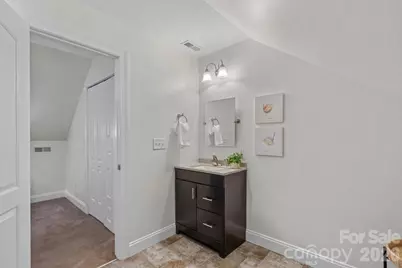 10429 Starwood Drive, Charlotte, NC 28215 - Photo 32