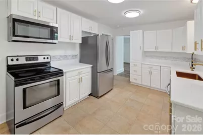 1062 Dresden Drive W, Charlotte, NC 28205 - Photo 12
