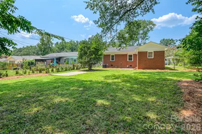 1062 Dresden Drive W, Charlotte, NC 28205 - Photo 24