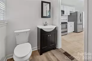 1062 Dresden Dr W, Charlotte, NC 28205 - Photo 14