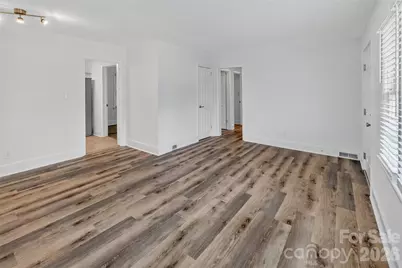 1062 Dresden Drive W, Charlotte, NC 28205 - Photo 8