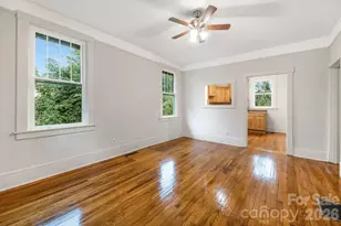 181 Courtland Pl, Asheville, NC 28801 - Photo 4