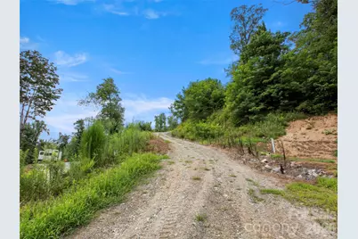 213 Three Rivers Drive, Hendersonville, NC 28792 - Photo 4