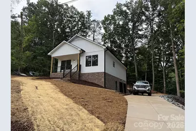 1135 Pinebrook Avenue SE, Valdese, NC 28690 - Photo 2