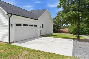 417 E 2nd St, Faith, NC 28041 - Photo 32