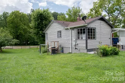 412 1st Avenue W, Hendersonville, NC 28739 - Photo 2