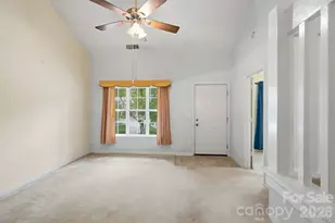 636 Emerald Cove Dr, Charlotte, NC 28262 - Photo 2