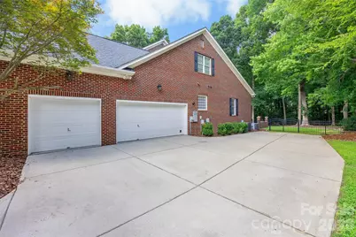 1607 Crestgate Drive, Waxhaw, NC 28173 - Photo 2