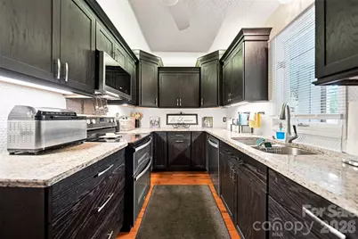 1007 21st Avenue NE, Hickory, NC 28601 - Photo 8