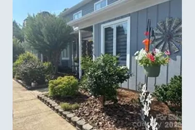 1007 21st Avenue NE, Hickory, NC 28601 - Photo 2