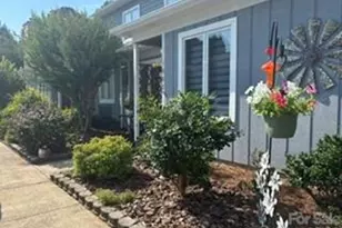 1007 21st Ave NE, Hickory, NC 28601 - Photo 2