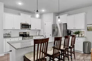 7203 Stoney Wood Ln, Charlotte, NC 28215 - Photo 10