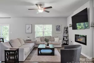 7203 Stoney Wood Ln, Charlotte, NC 28215 - Photo 4