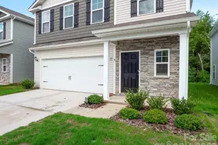 7203 Stoney Wood Ln, Charlotte, NC 28215 - Photo 2