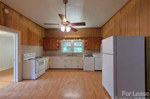 215 College St, Mooresville, NC 28115 - Photo 4