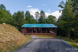 677 Ridgetop Cir, Whittier, NC 28789 - Photo 2