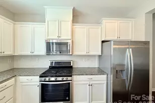 5658 Stonewells Dr, Charlotte, NC 28278 - Photo 6
