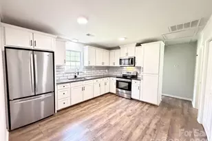 10244 Gloman Ct, Charlotte, NC 28227 - Photo 2