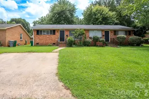 4926 Malibu Dr, Charlotte, NC 28215 - Photo 2
