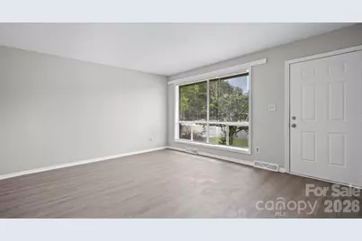 4926 Malibu Drive, Charlotte, NC 28215 - Photo 12