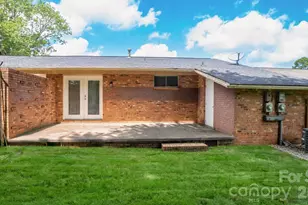 4926 Malibu Dr, Charlotte, NC 28215 - Photo 26