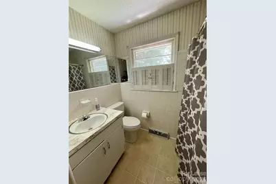 402 L Street E, Newton, NC 28658 - Photo 12