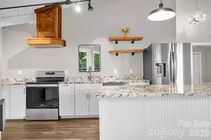 119 Beechwood Ln, Beech Mountain, NC 28604 - Photo 6