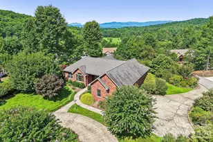 28 Tudor Crescent Ct, Hendersonville, NC 28739 - Photo 2