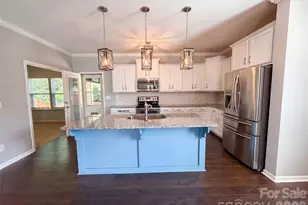 2618 Courtland Dr, Clover, SC 29710 - Photo 2