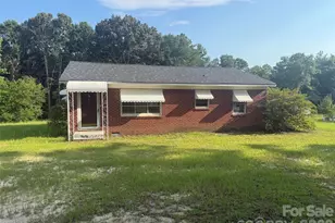 405 Woodland Dr, Kershaw, SC 29067 - Photo 2