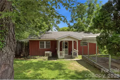 307 Beverly Avenue, Hendersonville, NC 28792 - Photo 2