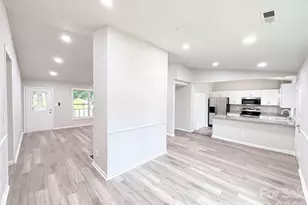8822 Hunter Green Ln, Charlotte, NC 28227 - Photo 6
